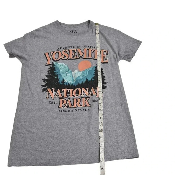 DOM Yosemite Nation Parks Graphic T-Shirt Adventure Awaits Gray Size Small - Picture 6 of 6